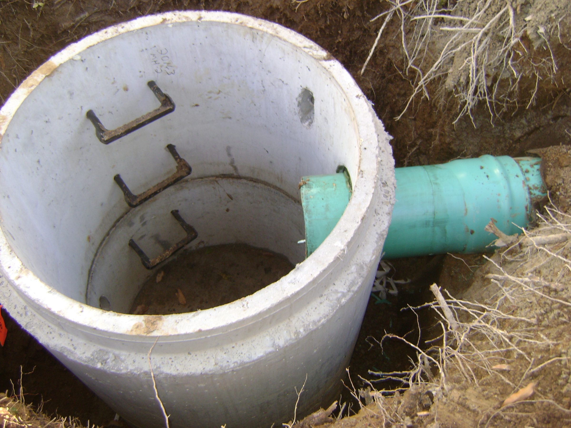 Concrete sewer cleanout with PVC pipe connection