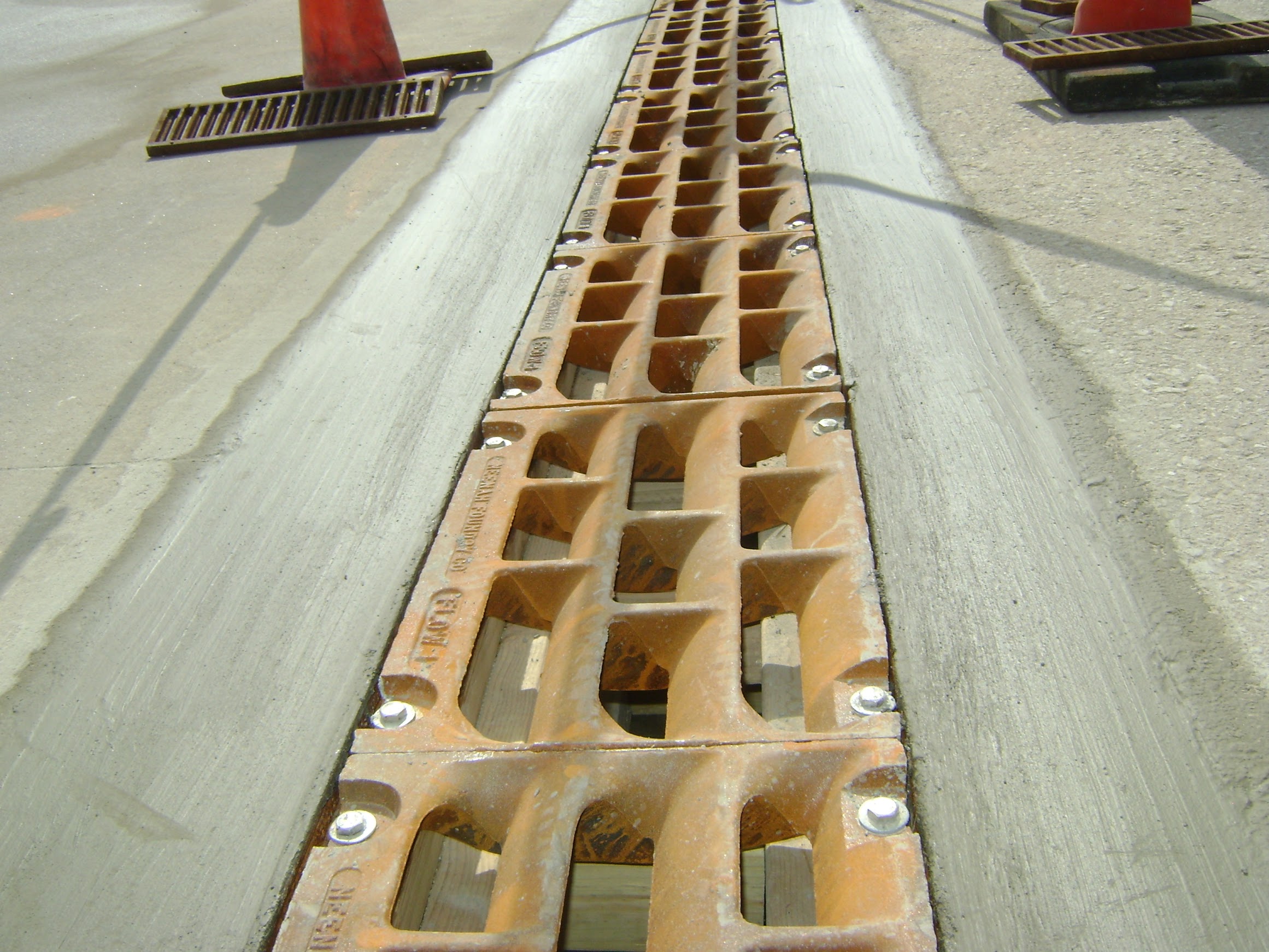 Concrete trench drain with metal grate cover